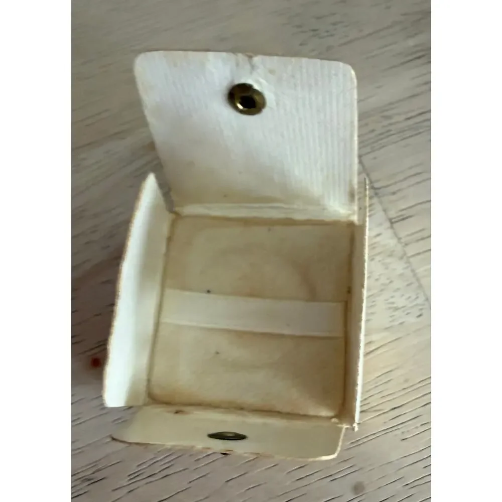 VINTAGE COIN HOLDER ?? COMES WITH WHAT WAS IN THERE. SMALL WITH SNAP CLOSURE